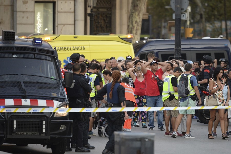Vụ đâm xe Barcelona: Nghi can chính vẫn trốn thoát, không có nạn nhân người Việt